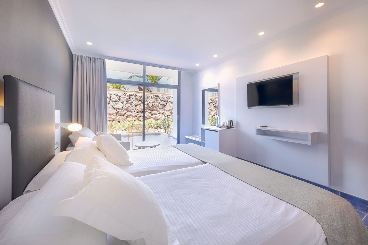 THe Mirador Papagayo in Playa Blanca: een 4-sterrenhotel met twee zwembaden en shuttle naar het strand