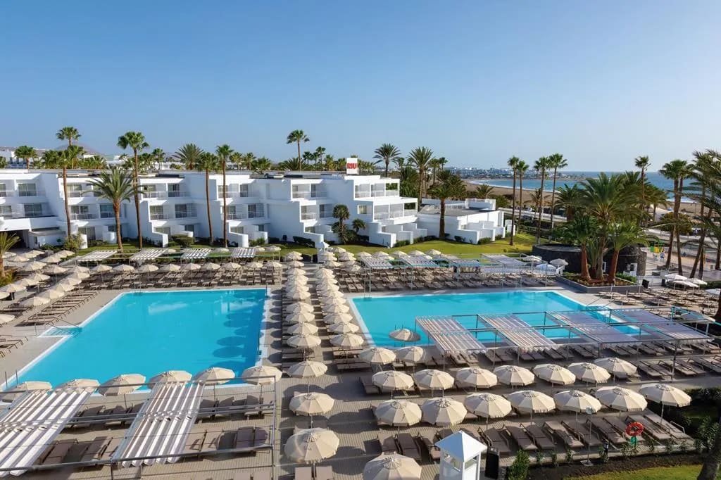 Hotel Riu Paraiso Lanzarote: direct aan het strand in Puerto del Carmen