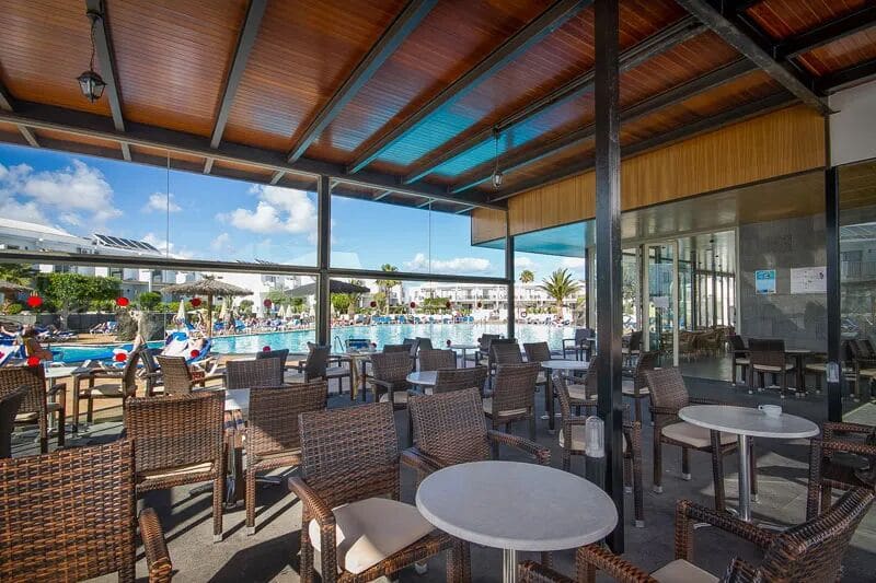 Hotel Floresta in Puerto del Carmen: ruime appartementen dicht bij het strand