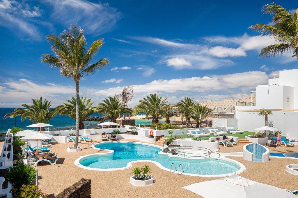 Apartamentos Tropicana in Puerto del Carmen: eenvoudig en dicht bij het strand